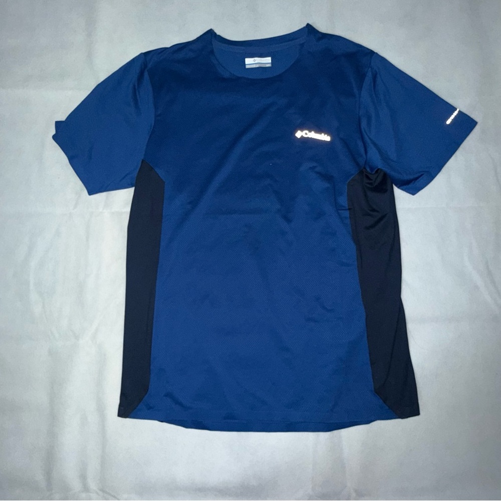 Columbia Men's Navy and Black Active Tee